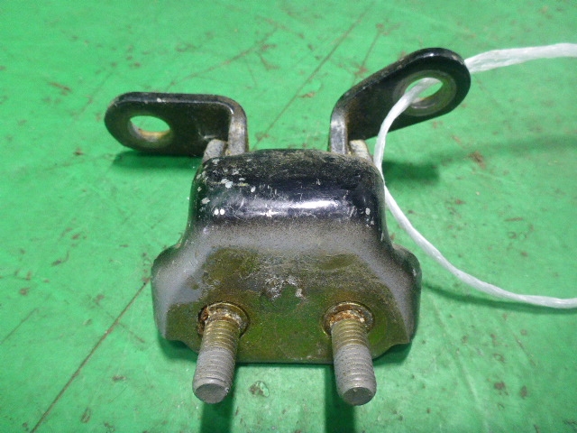 Петля двери задней левой верхняя