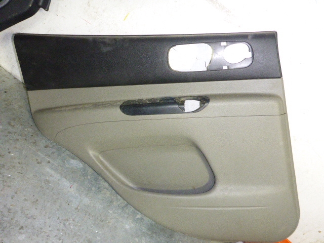 Обшивка двери задней левой