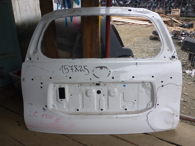 Дверь багажника