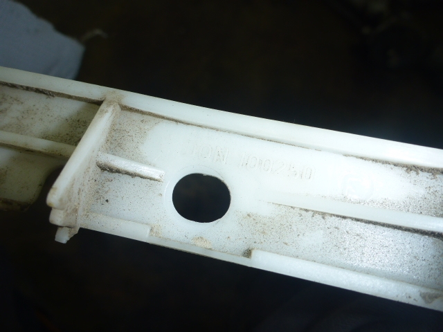 Кронштейн заднего бампера левый