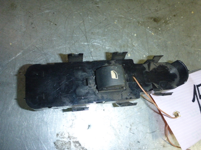 Кнопка стеклоподъемника