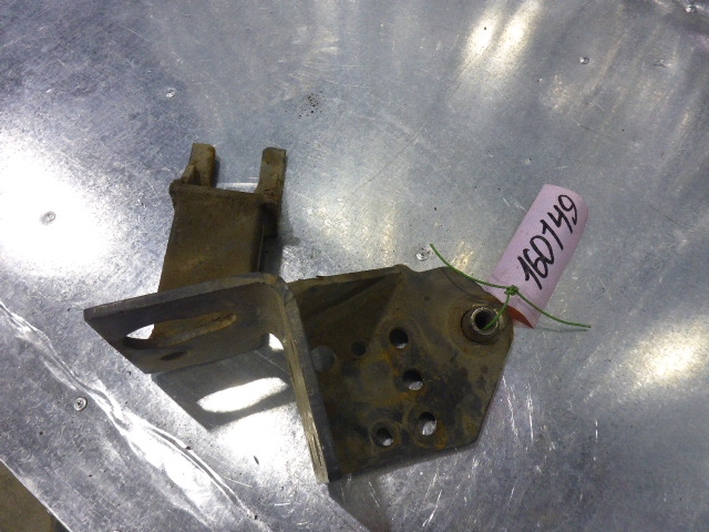 Кронштейн усилителя переднего бампера левый