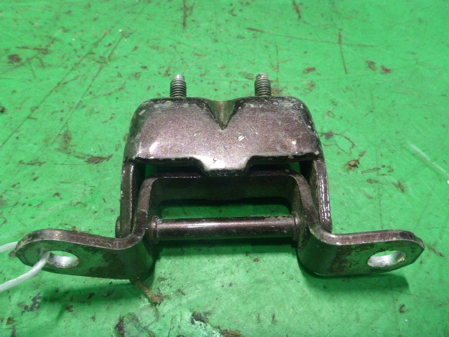 Петля двери задней левой верхняя