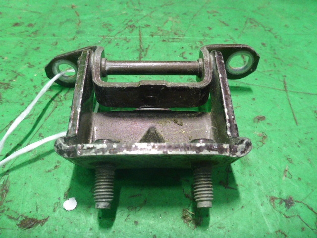 Петля двери задней левой верхняя