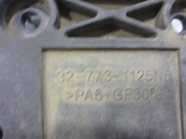 Кронштейн фар правый