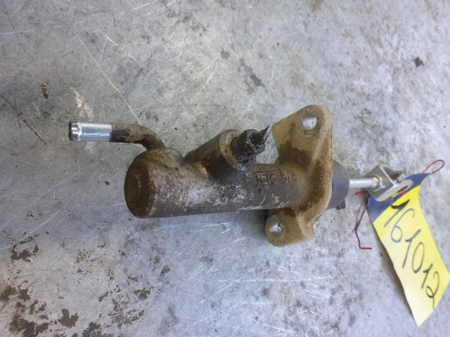 Цилиндр сцепления главный