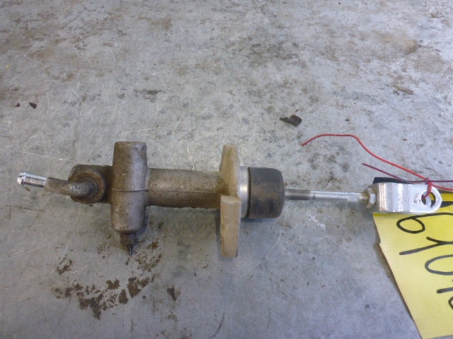 Цилиндр сцепления главный