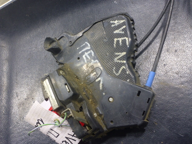 Замок двери передней правой