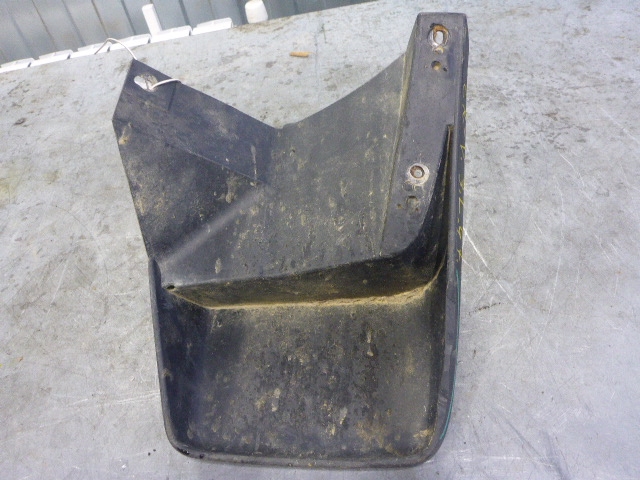 Брызговик задний левый