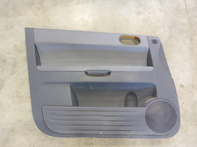 Обшивка двери передней левой