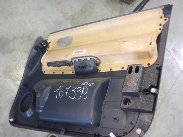 Обшивка двери передней левой