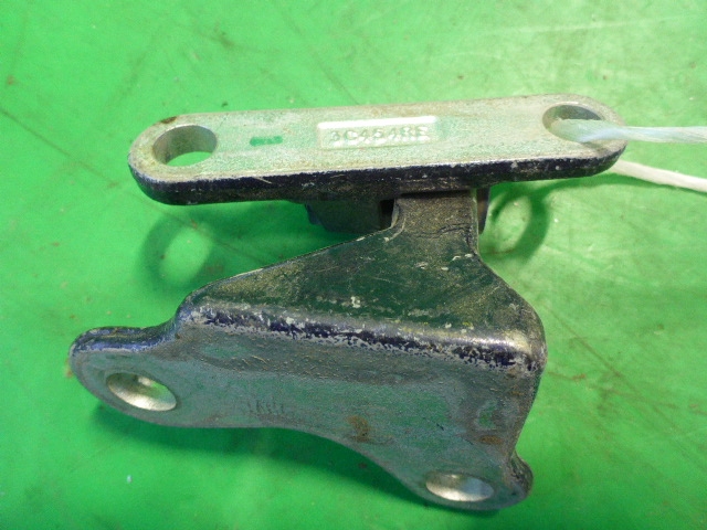 Петля двери передней правой верхняя