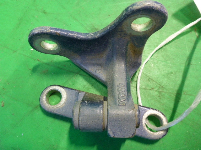 Петля двери передней правой верхняя