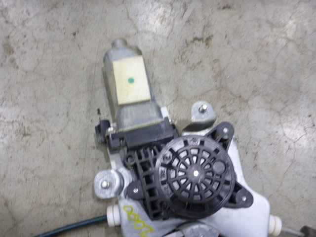 Стеклоподъемник электр. задний левый