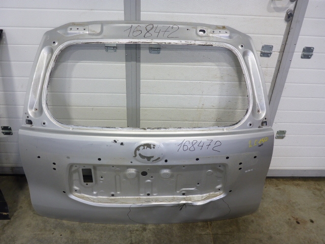 Дверь багажника