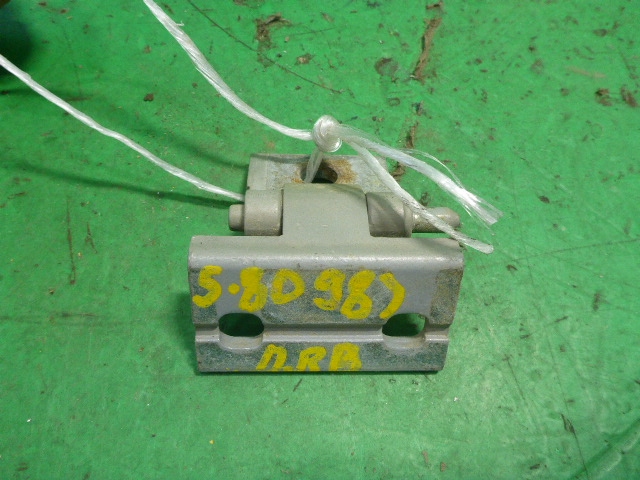 Петля двери передней правой верхняя