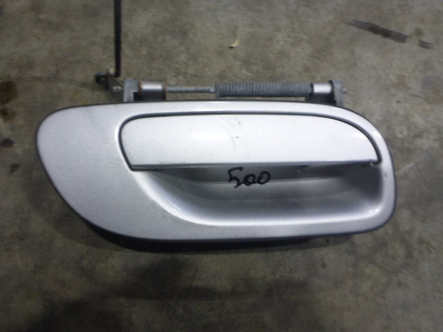 Ручка двери передней наружная правая