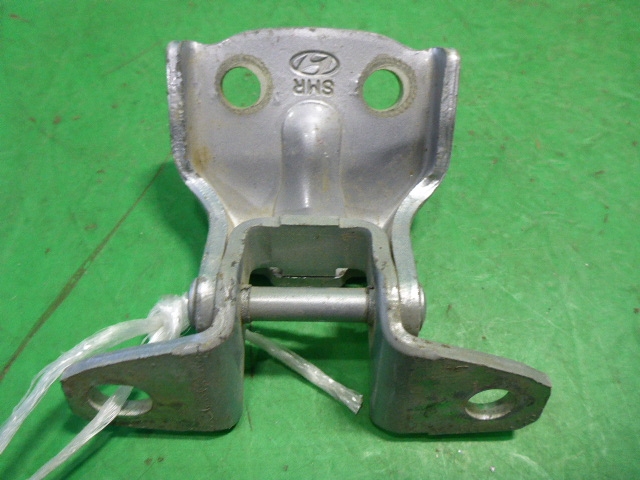 Петля двери задней левой верхняя