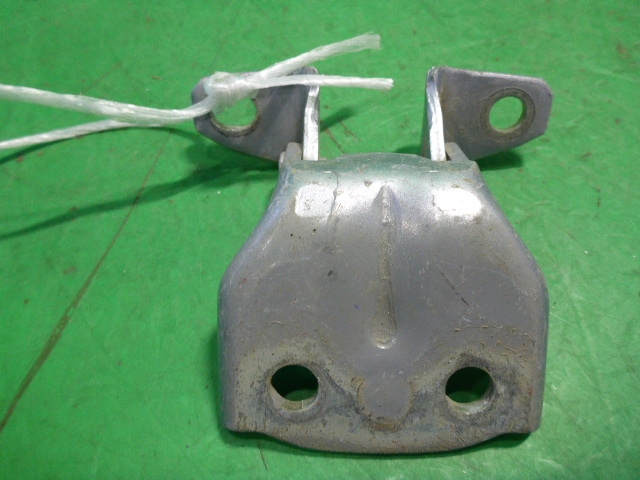 Петля двери задней левой верхняя