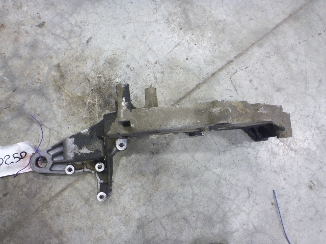 Кронштейн генератора