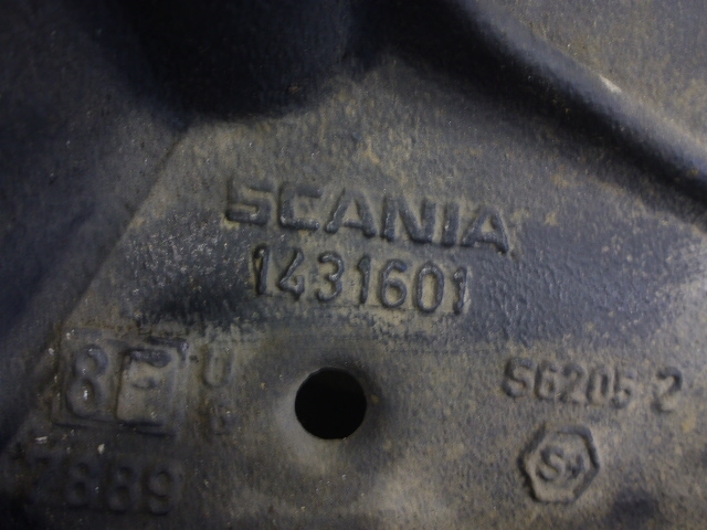 Кронштейн переднего бампера левый