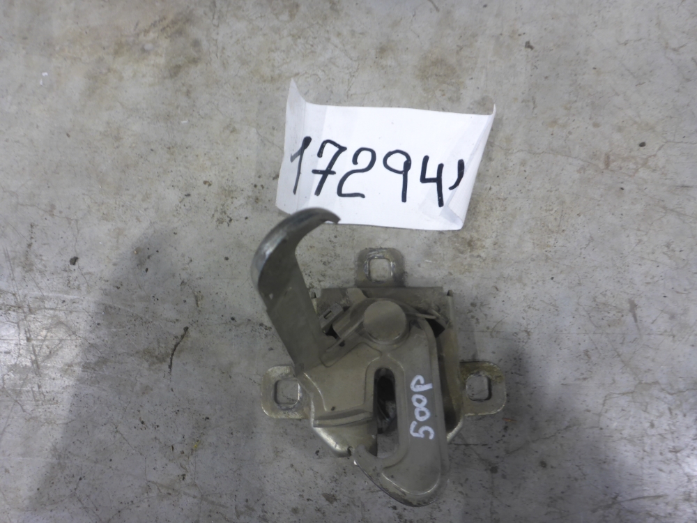 Замок капота