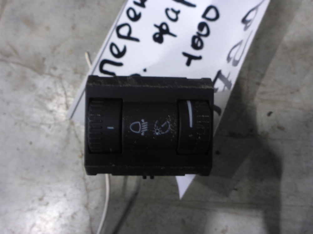 Кнопка корректора фар