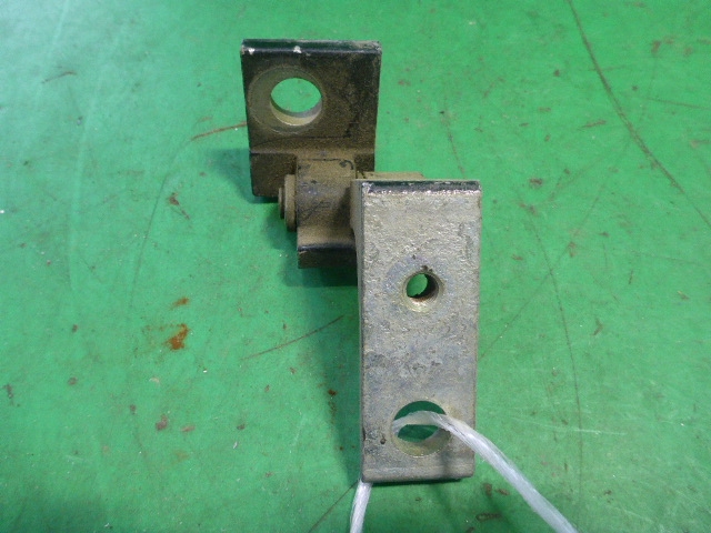 Петля двери передней правой верхняя