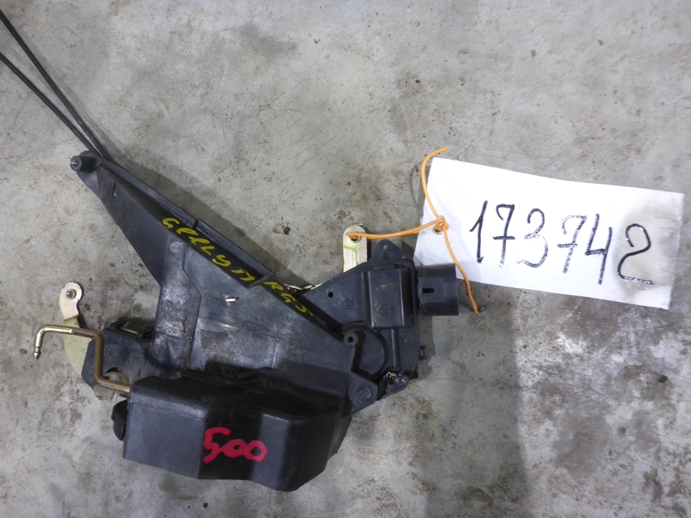 Замок двери передней правой