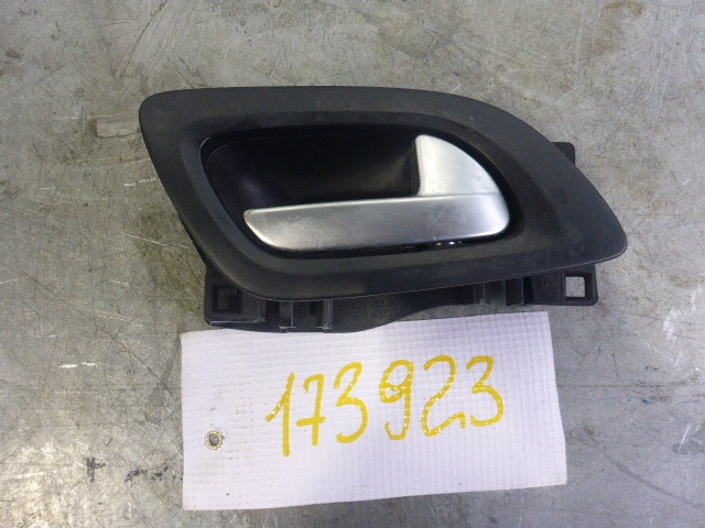 Ручка двери передней внутренняя правая