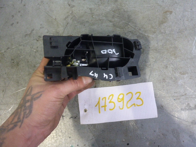 Ручка двери передней внутренняя правая