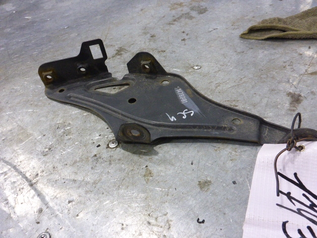 Кронштейн солнцезащитного козырька