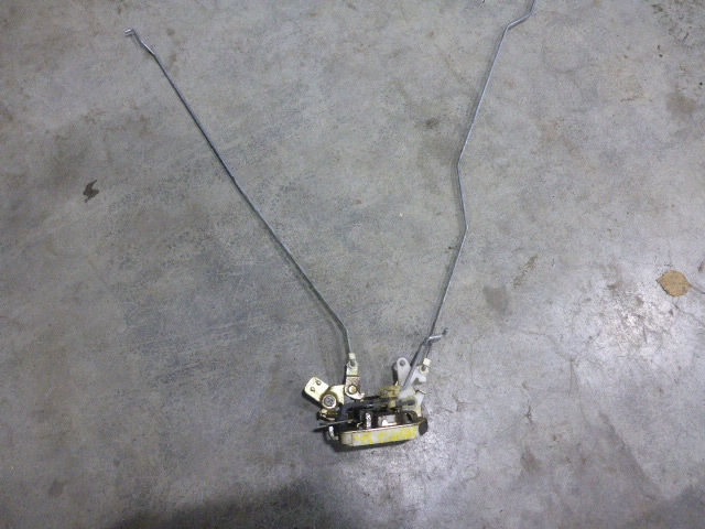 Замок двери задней левой