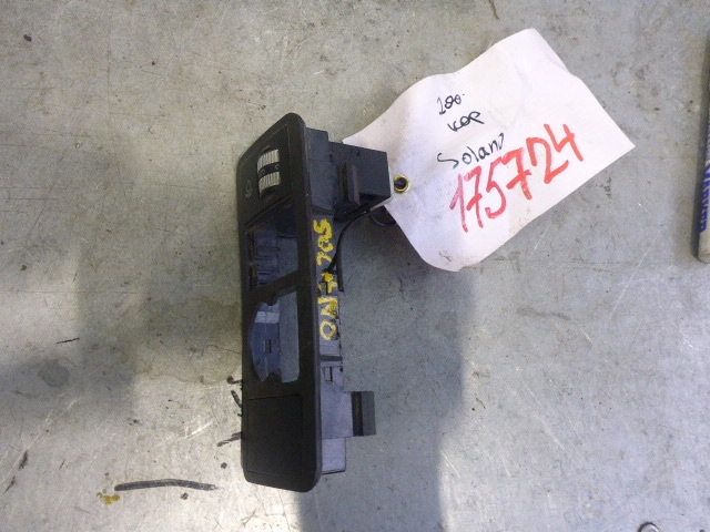 Кнопка корректора фар