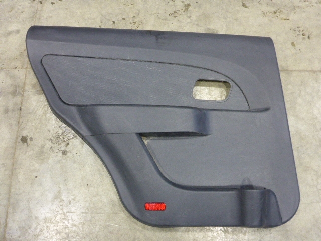 Обшивка двери задней левой