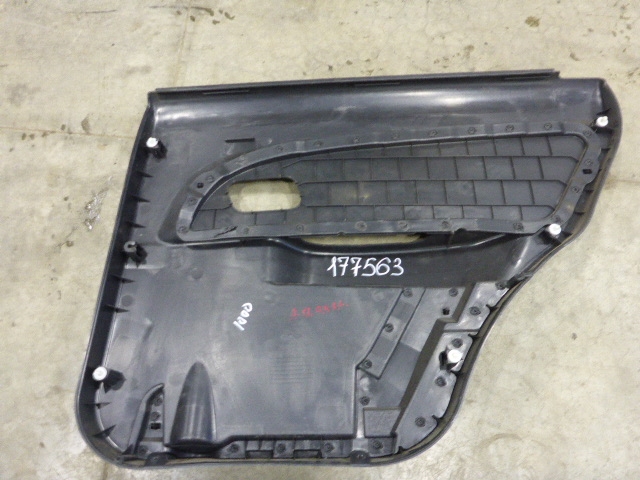 Обшивка двери задней левой