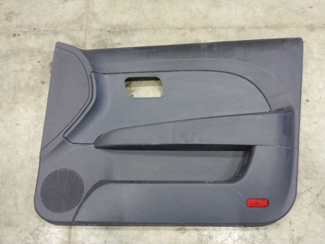 Обшивка двери передней правой