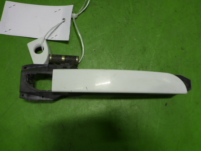 Ручка двери передней наружная правая