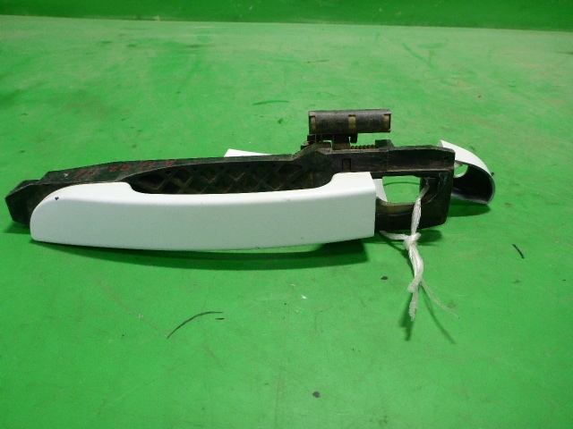 Ручка двери передней наружная левая