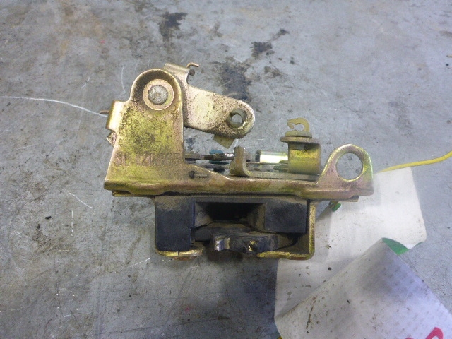 Замок двери передней правой