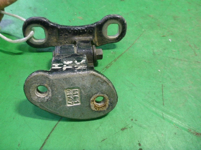 Петля двери задней левой нижняя