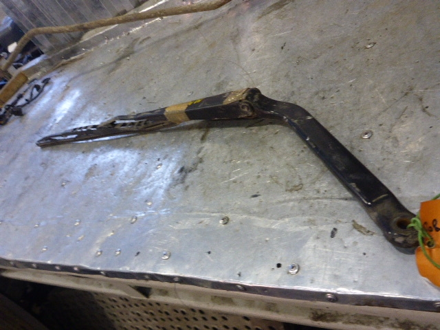 Поводок стеклоочистителя заднего