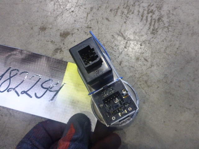 Переключатель регулировки зеркал