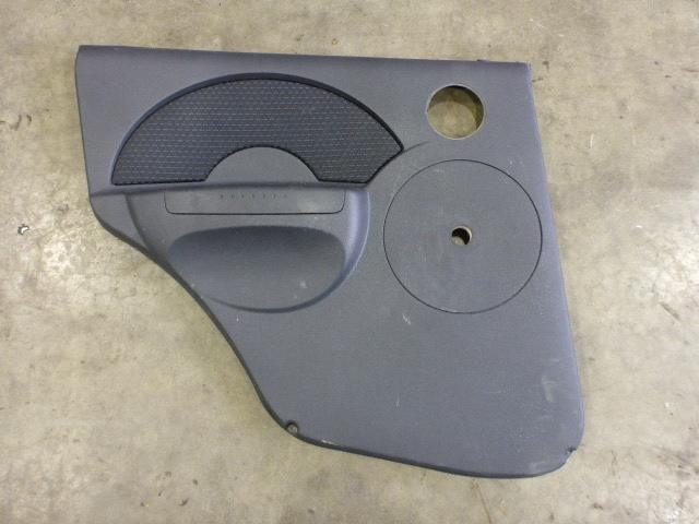 Обшивка двери задней левой