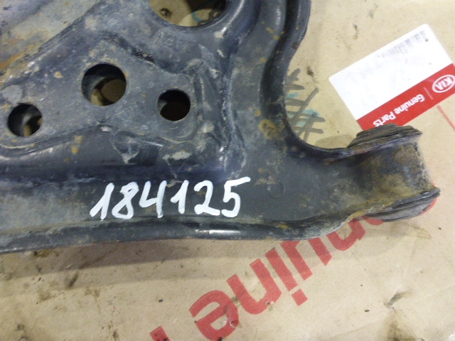 Рычаг передний правый