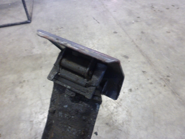 Кронштейн крепления крыла