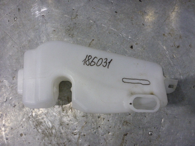 Бачок омывателя лобового стекла