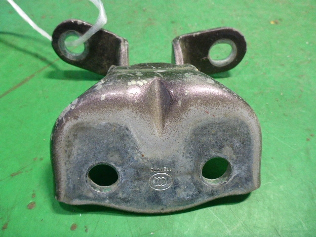 Петля двери задней правой верхняя