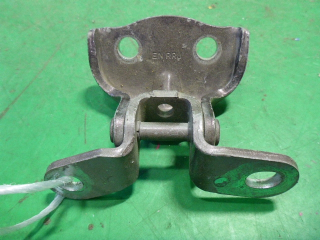 Петля двери задней правой верхняя