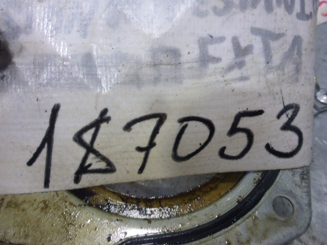 Крышка двигателя